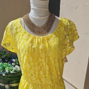Roz & Ali Yellow Lace pullover  Dress size 6- new with tags